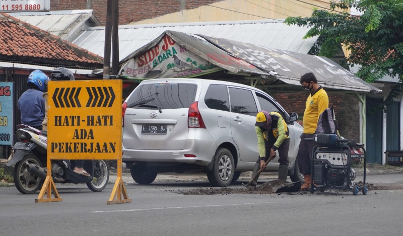 Ilustrasi Komisi III: - Prioritaskan Perbaikan Jalan Cangkring